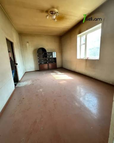 Երկու հարկանի քարե տուն Ոսկերիչների փողոցում կենտրոնում, 337 ք.մ.