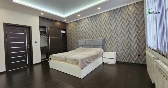 Երկու հարկանի քարե տուն Մարշալ Բաբաջանյանի փողոցում Ավանում, 500 քմ, 3+ սանհանգույց