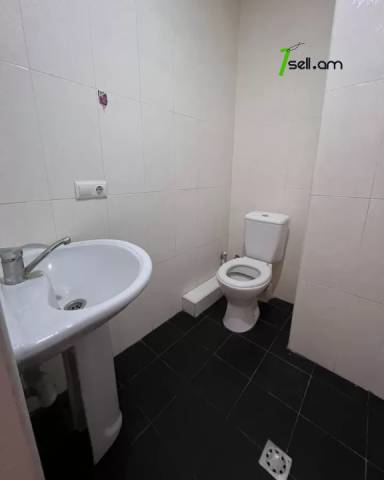 3 սենյականոց բնակարան նորակառույց շենքում Նիկողայոս Ադոնց փողոցում, 95 ք.մ., 2 սանհանգույց, 2/8 հարկ