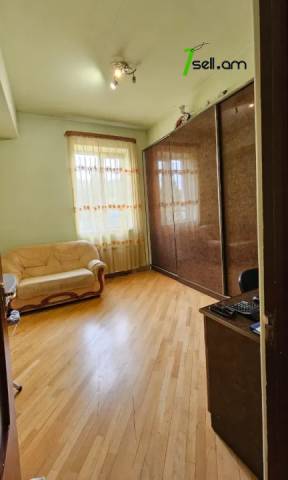 Մեկ հարկանի քարե տուն Ֆանարջյան փողոցում Քանաքեռ Զեյթունում, 1700 ք.մ., 2 սանհանգույց