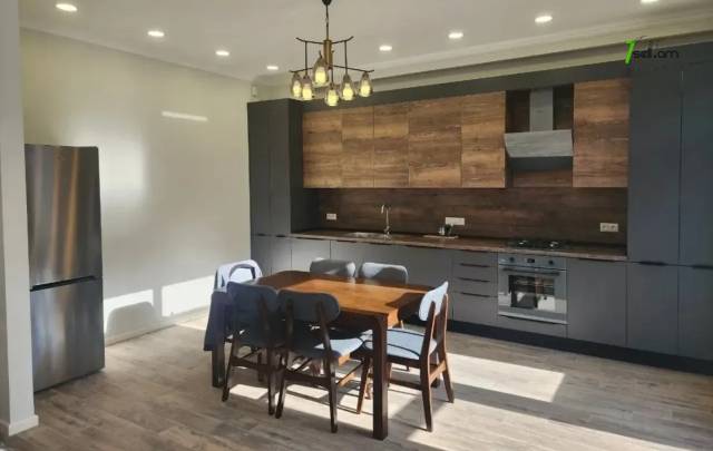 Երկու հարկանի թաունհաուզ Ռուբինյանց փողոցում Քանաքեռ Զեյթունում, 210 քմ, 3+ սանհանգույց