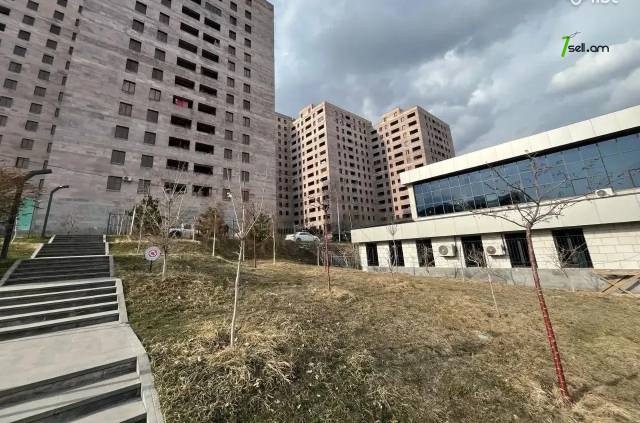 3 սենյականոց բնակարան նորակառույց շենքում Ծարավ աղբյուրի փողոցում, 101 ք.մ., 9/16 հարկ