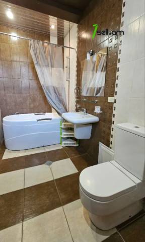 Երկու հարկանի քարե տուն, Վահագնի Թաղամաս Աջափնյակում, 1750 ք.մ., 3+ սանհանգույց