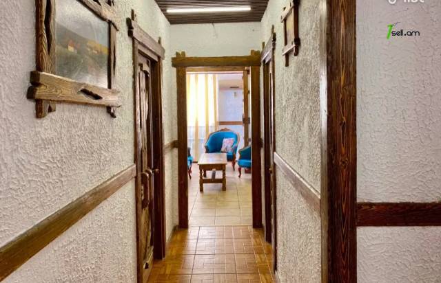 4 սենյականոց բնակարան Հակոբ Հակոբյան փողոցում, 115 քմ, 4/14 հարկ, մի քանի պատշգամբ, եվրովերանորոգված