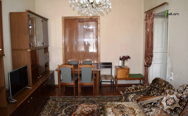 2 սենյականոց բնակարան Սայաթ-Նովա փողոցում, 40 քմ, բարձր առաստաղներ, կոսմետիկ վերանորոգում, քարե շենք