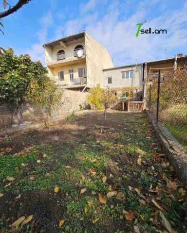 Երկու հարկանի քարե տուն Նոր-Արեշի 46 փողոցում Էրեբունիում, 172 քմ, 2 սանհանգույց