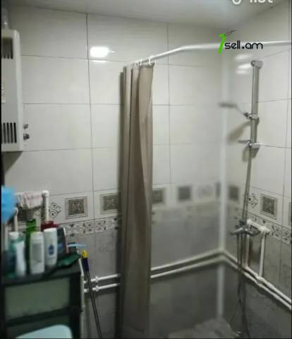 3 սենյականոց բնակարան Մանանդյան փողոցում, 68 ք.մ., կոսմետիկ վերանորոգում, քարե շենք