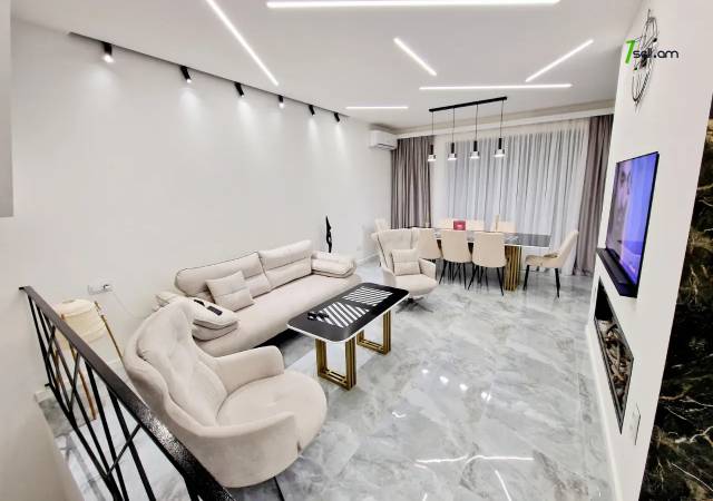 Երեք հարկանի թաունհաուզ, Դուրյան թաղամաս Ավանում, 330 ք.մ., 3+ սանհանգույց