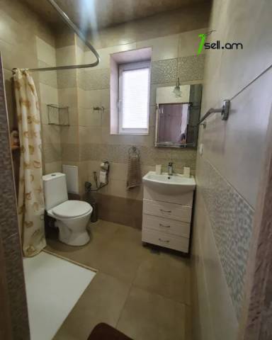 Երկու հարկանի քարե տուն Պարույր Սևակի փողոցում Ավանում, 640 ք.մ., 2 սանհանգույց