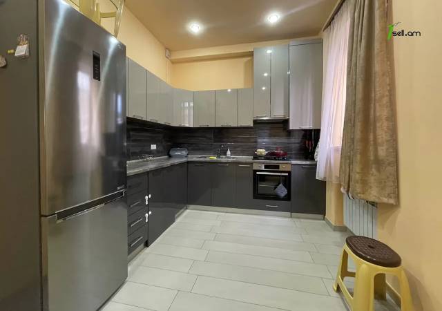 Երկու հարկանի տուն, Աջափնյակ Գ-1 Աջափնյակում, 164 ք.մ., 2 սանհանգույց, կապիտալ վերանորոգված