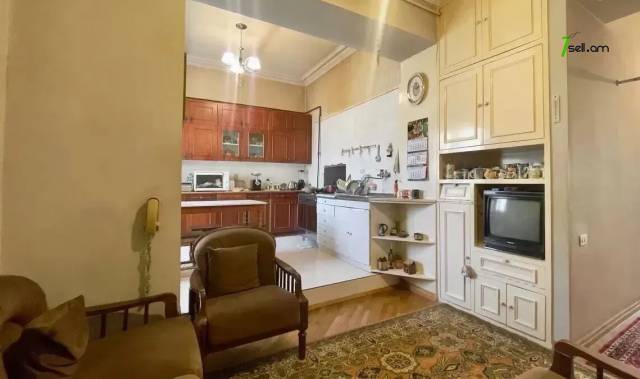 3 սենյականոց բնակարան Կիևյան փողոցում, 105 ք.մ., 3/5 հարկ, 2 սանհանգույց, բարձր առաստաղներ