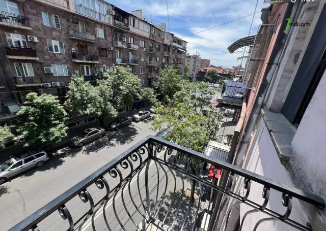 3 սենյականոց բնակարան Նալբանդյան փողոցում, 64 քմ, նախավերջին հարկ, բարձր առաստաղներ