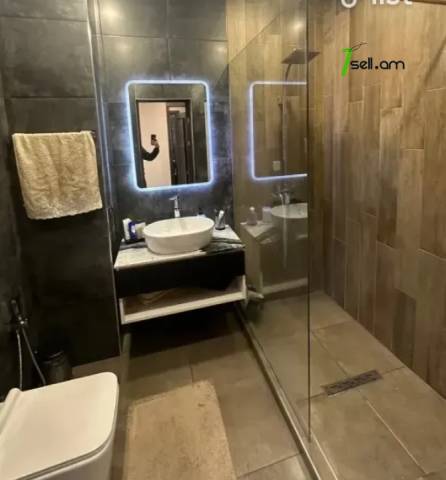 3 սենյականոց բնակարան նորակառույց շենքում Անաստաս Միկոյանի փողոցում, 67 ք.մ., բարձր առաստաղներ