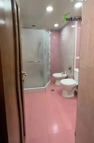 3 սենյականոց բնակարան, Աթոյան փողոցի նրբանցք, 64 ք.մ., նախավերջին հարկ, եվրովերանորոգված