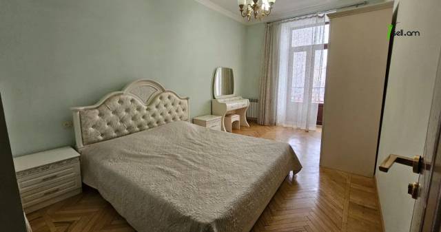 3 սենյականոց բնակարան Մեսրոպ Մաշտոցի պողոտայում, 100 ք.մ., 3/5 հարկ, կապիտալ վերանորոգված, քարե շենք