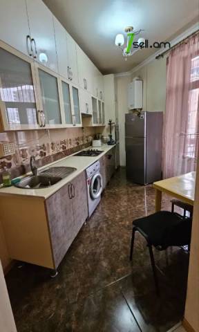 3 սենյականոց բնակարան Մեսրոպ Մաշտոցի պողոտայում, 100 ք.մ., 3/5 հարկ, կապիտալ վերանորոգված, քարե շենք