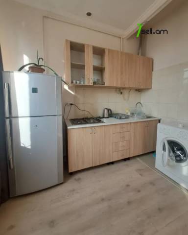 2 սենյականոց բնակարան Բաղրամյան պողոտայում, 42 ք.մ., 2/5 հարկ, կապիտալ վերանորոգված, քարե շենք