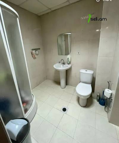 Գրասենյակային տարածք Պարոնյան փողոցում կենտրոնում, 95 ք.մ.