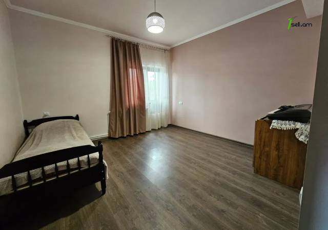 Երկու հարկանի քարե տուն Պարույր Սեվակի փողոցում Քասախում, 990 ք.մ., 2 սանհանգույց