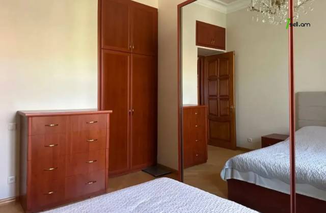 3 սենյականոց բնակարան Տերյան փողոցում, 90 քմ, 5/7 հարկ, դիզայներական ոճով վերանորոգված, քարե շենք