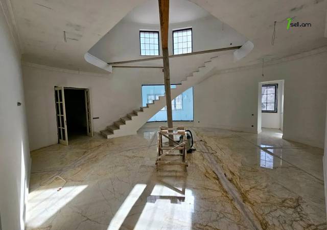 Երեք հարկանի քարե տուն Գևորգ Վարդանյան փողոցում Արաբկիրում, 1660 քմ, 3+ սանհանգույց