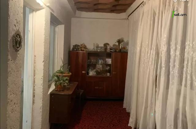 4 սենյականոց բնակարան, Դավթաշենի 4-րդ զանգված, 120 ք.մ., նախավերջին հարկ, մասնակի վերանորոգում