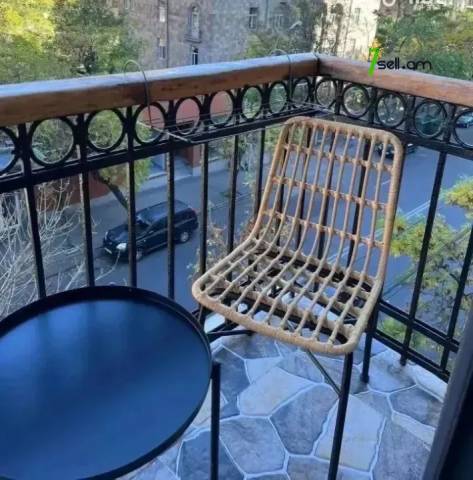 2 սենյականոց բնակարան Օրբելի եղբայրների փողոցում, 30 քմ, նախավերջին հարկ, բարձր առաստաղներ