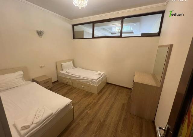 4 սենյականոց բնակարան Սայաթ-Նովայի պողոտայում, 86 քմ, 4/7 հարկ, 2 սանհանգույց, կապիտալ վերանորոգված