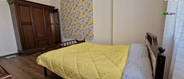 Երեք հարկանի քարե տուն Մելքումովի փողոցում Դավիթաշենում, 600 քմ, 3+ սանհանգույց, եվրովերանորոգված