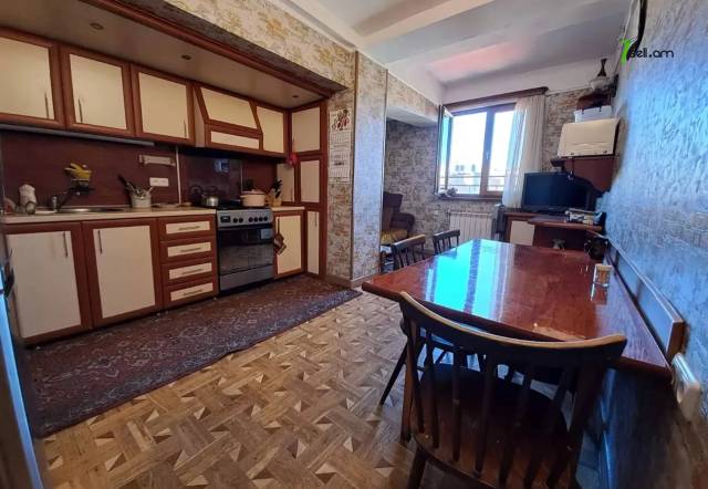 4 սենյականոց բնակարան Պուշկինի փողոցում, 125 ք.մ., 2 սանհանգույց, նախավերջին հարկ