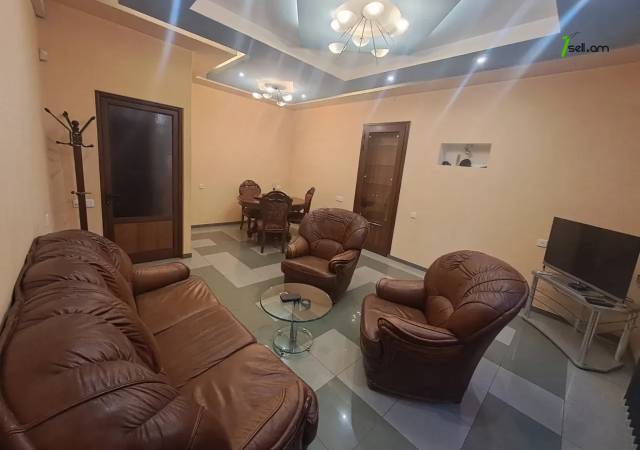 2 սենյականոց բնակարան Մոսկովյան փողոցում, 50 քմ, 2/5 հարկ, բարձր առաստաղներ, կապիտալ վերանորոգված