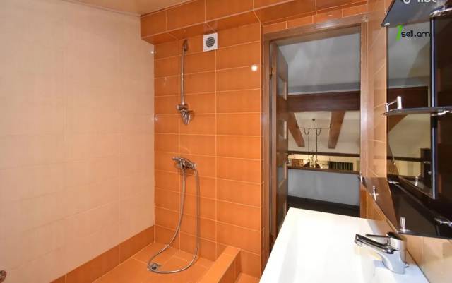 4 սենյականոց բնակարան նորակառույց շենքում Ծարավ Աղբյուրի փողոցում, 105 քմ, 2 սանհանգույց