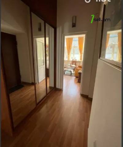 3 սենյականոց բնակարան Աբովյան փողոցում, 72 քմ, 2/4 հարկ, եվրովերանորոգված, քարե շենք