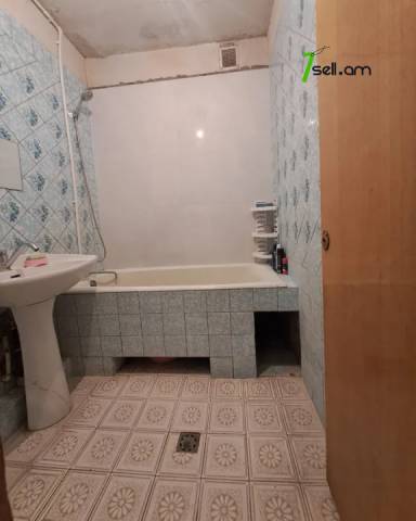 4 սենյականոց բնակարան Երվանդ Քոչարի փողոցում, 85 ք.մ., 2 սանհանգույց