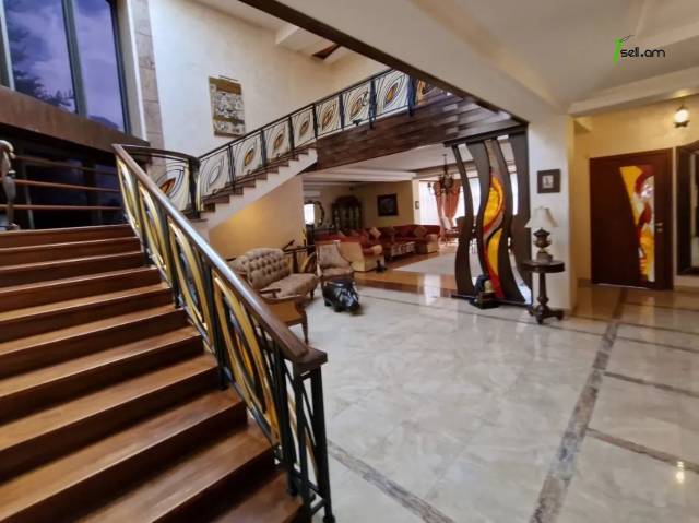 Երեք հարկանի քարե տուն, Ձոր 1 թաղամաս Դավիթաշենում, 800 ք.մ., 3+ սանհանգույց, կապիտալ վերանորոգված