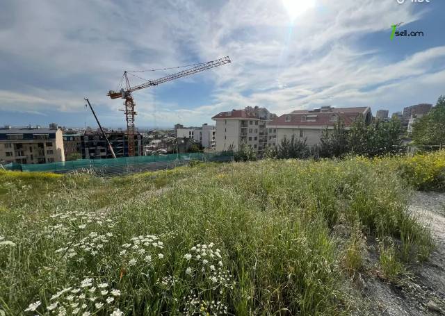 Հողատարածք բնակելի շինությունների համար Վերին Անտառային փողոցում կենտրոնում, 1164 քմ