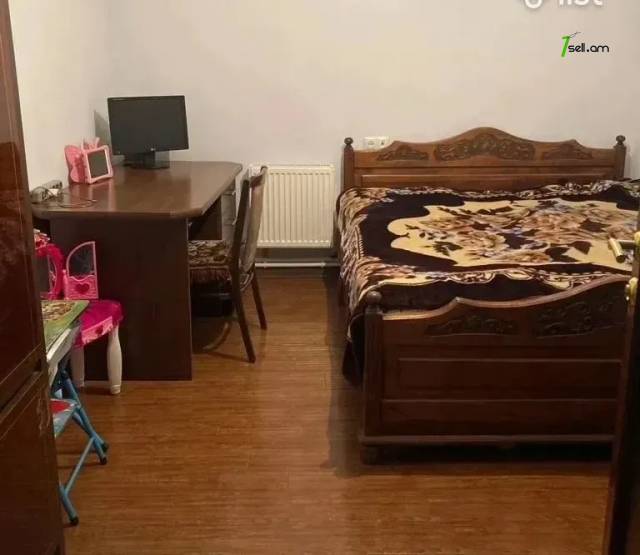 3 սենյականոց բնակարան Ավանեսովի փողոցում, 78 ք.մ., բարձր առաստաղներ, կապիտալ վերանորոգված, քարե շենք