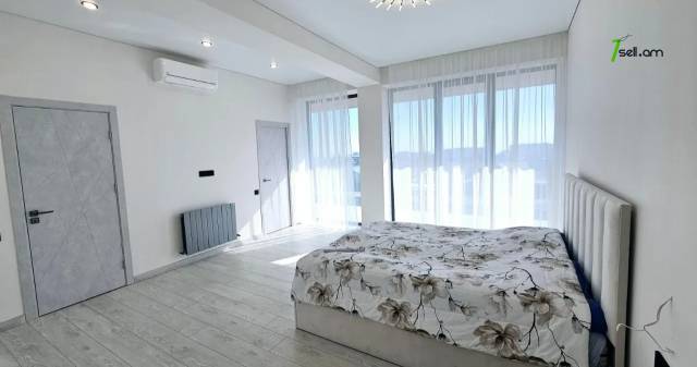 Երկու հարկանի տուն Գրիգոր Աղաբաբյան փողոցում Դավթաշենում, 800 քմ, 3+ սանհանգույց