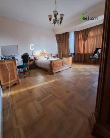 5 սենյականոց բնակարան Ալեք Մանուկյանի փողոցում, 210 ք.մ., 2 սանհանգույց, 2/9 հարկ