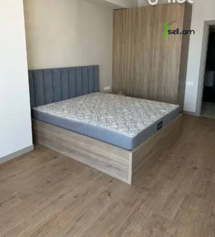 3 սենյականոց բնակարան նորակառույց շենքում Պարոնյան փողոցում, 122 ք.մ., 2 սանհանգույց