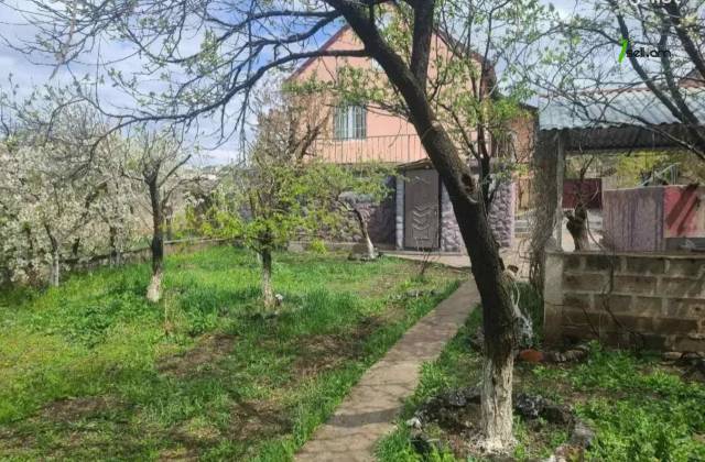 Երկու հարկանի քարե տուն 1-ին փողոցում Նուռնուսում, 120 ք.մ., 2 սանհանգույց, եվրովերանորոգված