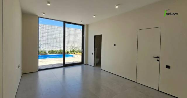 Մեկ հարկանի քարե տուն Զովունիում, 1150 ք.մ., 3+ սանհանգույց, դիզայներական ոճով վերանորոգված