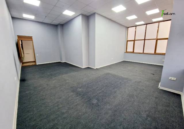 Բազմաֆունկցիոնալ գույք, Հանրապետության հրապարակ կենտրոնում, 2500 ք.մ.