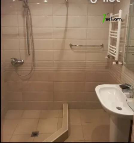4 սենյականոց բնակարան Թումանյան փողոցում, 99 ք.մ., կապիտալ վերանորոգված, քարե շենք