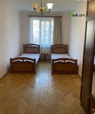 4 սենյականոց բնակարան Աբովյան փողոցում, 125 քմ, նախավերջին հարկ, կոսմետիկ վերանորոգում, քարե շենք