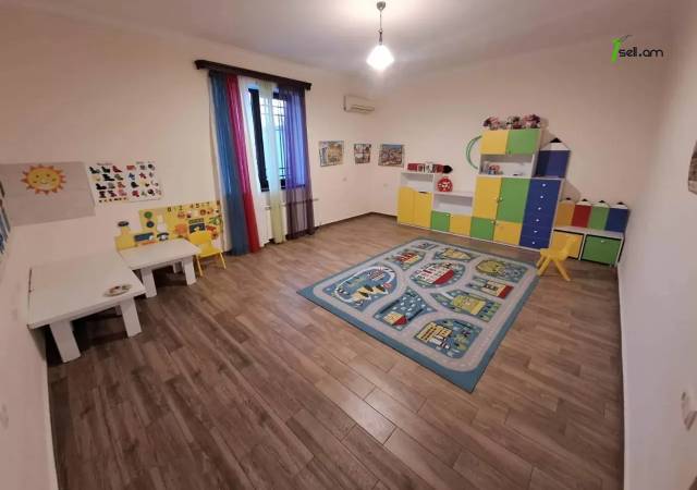 Բազմաֆունկցիոնալ գույք Գյուրջյան փողոցում Նոր Նորքում, 400 ք.մ.