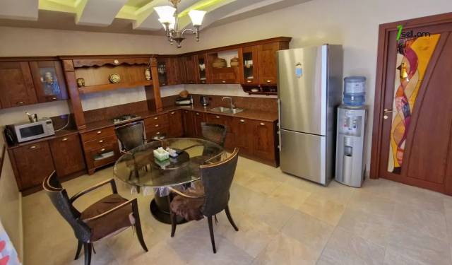 Երեք հարկանի քարե տուն, Ձոր 1 թաղամաս Դավիթաշենում, 800 ք.մ., 3+ սանհանգույց, կապիտալ վերանորոգված