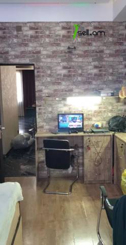 3 սենյականոց բնակարան Վաղարշ Վաղարշյան փողոցում, 86 ք.մ., 2 սանհանգույց, բարձր առաստաղներ