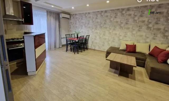 2 սենյականոց բնակարան Թումանյան փողոցում, 45 ք.մ., 3/6 հարկ, կապիտալ վերանորոգված, քարե շենք