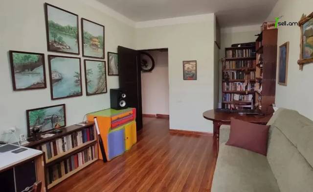 2 սենյականոց բնակարան Կիևյան փողոցում, 56 քմ, 2/5 հարկ, կապիտալ վերանորոգված, քարե շենք